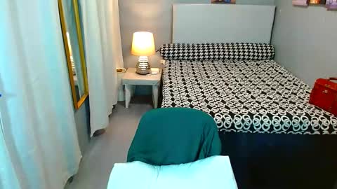 Snapshot of louie_sexy chatting on February 5, 12:49 pm Cathy online show from February 5, 12:49 pm