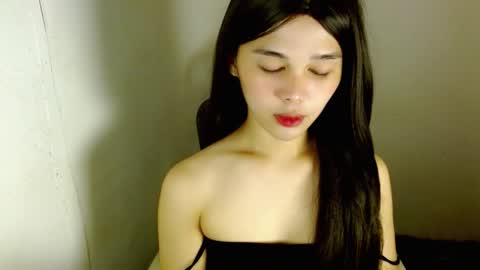 louilalicious online show from December 17, 1:00 am