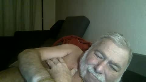 Snapshot of louis_chokdee chatting on December 5, 7:28 pm louis_chokdee online show from December 5, 7:28 pm