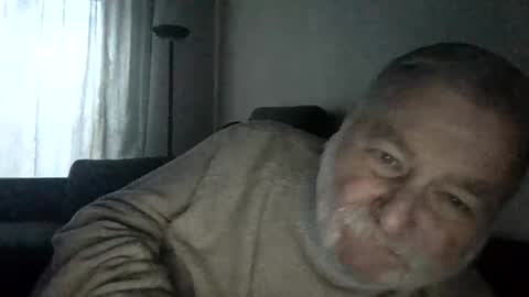 Snapshot of louis_chokdee chatting on December 6, 3:00 pm louis_chokdee online show from December 6, 3:00 pm