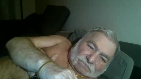 Snapshot of louis_chokdee chatting on December 20, 9:06 pm louis_chokdee online show from December 20, 9:06 pm