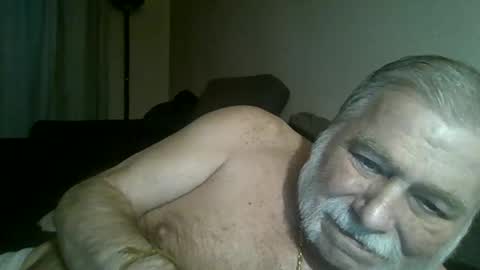 Snapshot of louis_chokdee chatting on January 18, 4:21 pm louis_chokdee online show from January 18, 4:21 pm