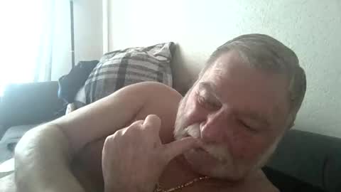 Snapshot of louis_chokdee chatting on March 10, 3:52 pm louis_chokdee online show from March 10, 3:52 pm