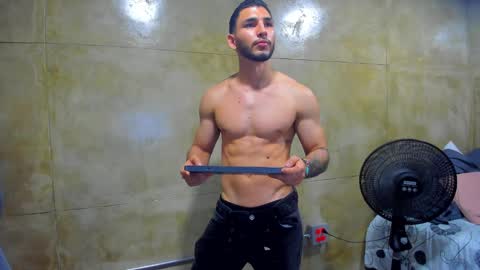 Snapshot of louis_connor chatting on March 3, 10:20 pm Louis online show from March 3, 10:20 pm