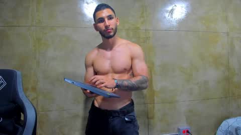 Snapshot of louis_connor chatting on March 4, 1:23 am Louis online show from March 4, 1:23 am