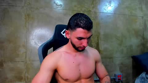 Snapshot of louis_connor chatting on March 4, 11:00 pm Louis online show from March 4, 11:00 pm