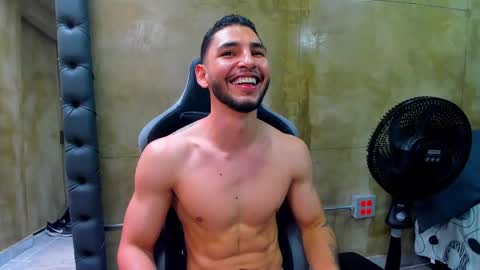 Snapshot of louis_connor chatting on March 6, 8:16 pm Louis online show from March 6, 8:16 pm