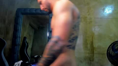 Snapshot of louis_connor chatting on March 7, 2:25 am Louis online show from March 7, 2:25 am