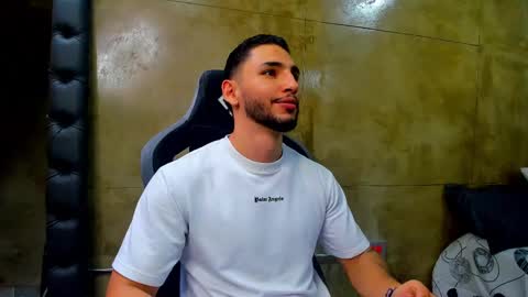 Snapshot of louis_connor chatting on March 7, 7:27 pm Louis online show from March 7, 7:27 pm