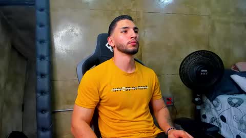 Snapshot of louis_connor chatting on March 10, 9:18 pm Louis online show from March 10, 9:18 pm