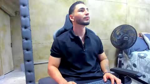 Snapshot of louis_connor chatting on March 11, 7:47 pm Louis online show from March 11, 7:47 pm