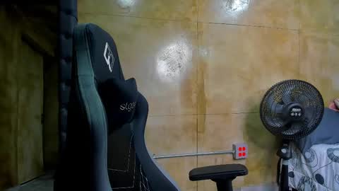 Snapshot of louis_connor chatting on March 11, 10:53 pm Louis online show from March 11, 10:53 pm