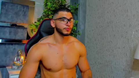 Snapshot of louis_connor chatting on September 21, 10:55 pm Louis online show from September 21, 10:55 pm