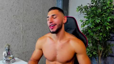 Snapshot of louis_connor chatting on September 29, 10:47 pm Louis online show from September 29, 10:47 pm