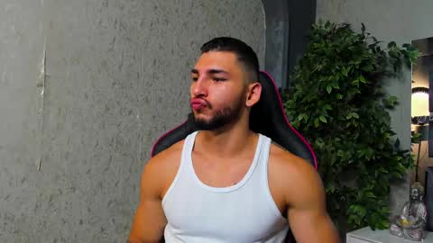 Snapshot of louis_connor chatting on October 3, 3:53 pm Louis online show from October 3, 3:53 pm