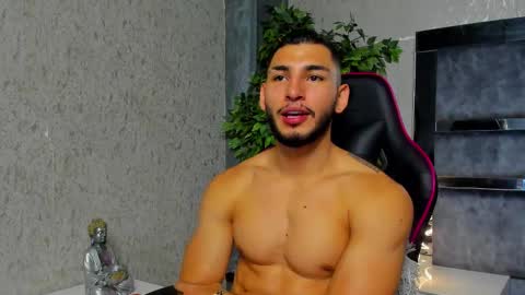 Snapshot of louis_connor chatting on October 13, 7:25 pm Louis online show from October 13, 7:25 pm