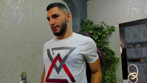 Snapshot of louis_connor chatting on October 15, 10:21 pm Louis online show from October 15, 10:21 pm