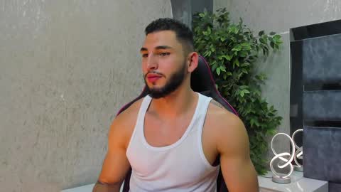 Snapshot of louis_connor chatting on November 8, 7:56 pm Louis online show from November 8, 7:56 pm