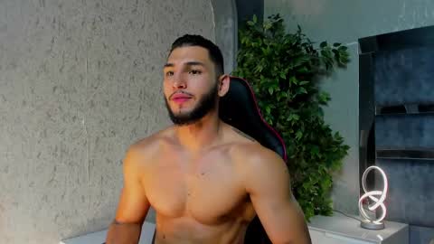 Snapshot of louis_connor chatting on November 17, 6:08 am Louis online show from November 17, 6:08 am