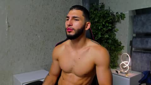 Snapshot of louis_connor chatting on November 24, 4:07 pm Louis online show from November 24, 4:07 pm