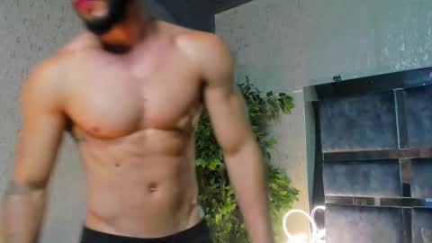 Snapshot of louis_connor chatting on November 27, 10:23 pm Louis online show from November 27, 10:23 pm