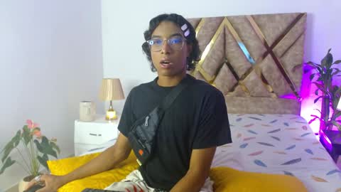 Louis Valdz online show from December 9, 8:33 pm