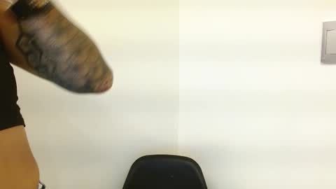 Snapshot of louis_k chatting on November 5, 11:21 am Louis K online show from November 5, 11:21 am