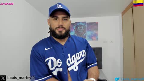 Snapshot of louis_marley_ chatting on December 4, 2:20 am louis_marley_ online show from December 4, 2:20 am