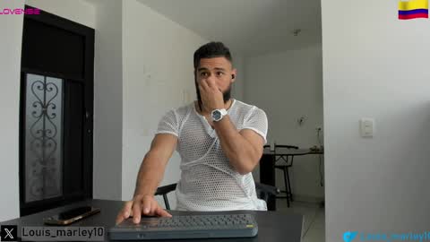 Snapshot of louis_marley_ chatting on December 5, 6:00 pm louis_marley_ online show from December 5, 6:00 pm