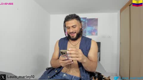 Snapshot of louis_marley_ chatting on December 6, 5:53 am louis_marley_ online show from December 6, 5:53 am