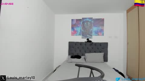 Snapshot of louis_marley_ chatting on December 7, 1:03 am louis_marley_ online show from December 7, 1:03 am