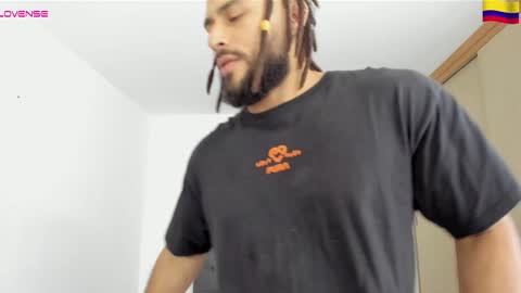 Snapshot of louis_marley_ chatting on December 17, 8:54 pm louis_marley_ online show from December 17, 8:54 pm