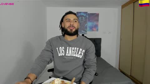 Snapshot of louis_marley_ chatting on December 18, 1:15 am louis_marley_ online show from December 18, 1:15 am