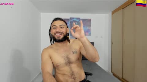 Snapshot of louis_marley_ chatting on December 20, 2:30 am louis_marley_ online show from December 20, 2:30 am