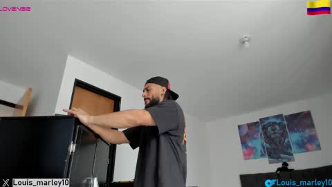 Snapshot of louis_marley_ chatting on February 20, 4:25 pm louis_marley_ online show from February 20, 4:25 pm