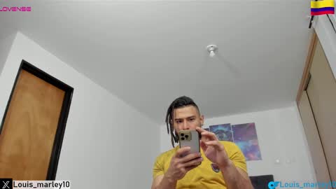 Snapshot of louis_marley_ chatting on February 22, 1:55 am louis_marley_ online show from February 22, 1:55 am