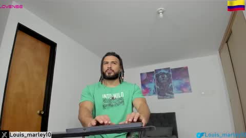Snapshot of louis_marley_ chatting on March 5, 2:46 am louis_marley_ online show from March 5, 2:46 am
