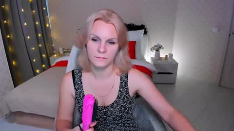 Snapshot of louisa_bay chatting on December 30, 7:48 am Louisa online show from December 30, 7:48 am