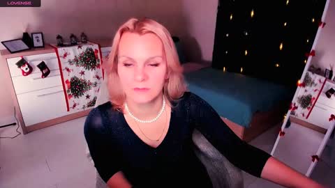 Snapshot of louisa_bay chatting on January 9, 7:52 am Louisa online show from January 9, 7:52 am