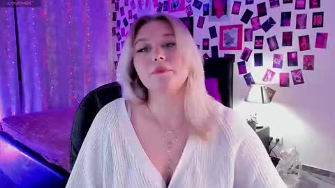 Loise online show from October 22, 3:34 pm