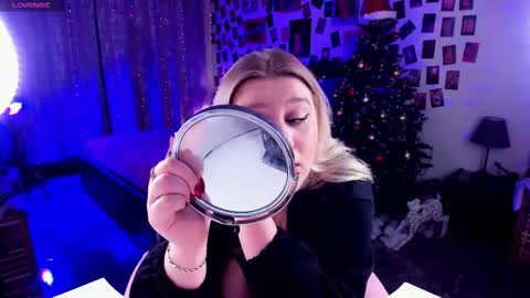 Snapshot of louisemous chatting on January 8, 9:50 pm Loise online show from January 8, 9:50 pm