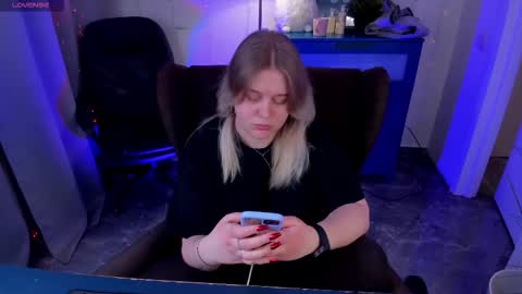 Snapshot of louisemous chatting on February 1, 9:02 pm Loise online show from February 1, 9:02 pm