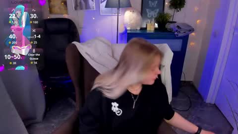 Snapshot of louisemous chatting on February 4, 10:36 pm Loise online show from February 4, 10:36 pm