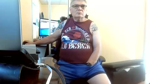 Snapshot of loumtl3 chatting on July 1, 12:18 pm loumtl3 online show from July 1, 12:18 pm