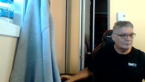 Snapshot of loumtl3 chatting on July 26, 2:02 pm loumtl3 online show from July 26, 2:02 pm