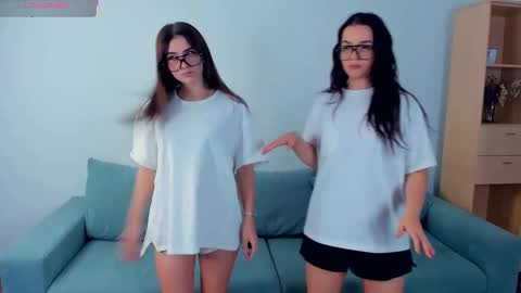 Snapshot of louriezita chatting on October 9, 4:43 am Brook and Del online show from October 9, 4:43 am