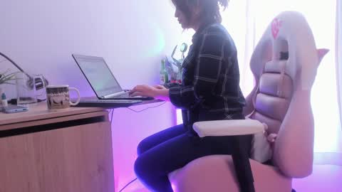 Snapshot of lourreinstounn chatting on December 6, 5:55 pm Lourrein Stoun Independiente online show from December 6, 5:55 pm