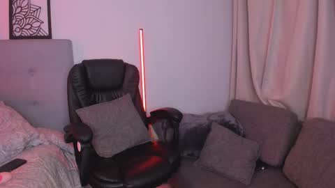 Snapshot of lourreinstounn chatting on October 22, 12:33 am Lourrein Stoun Independiente online show from October 22, 12:33 am