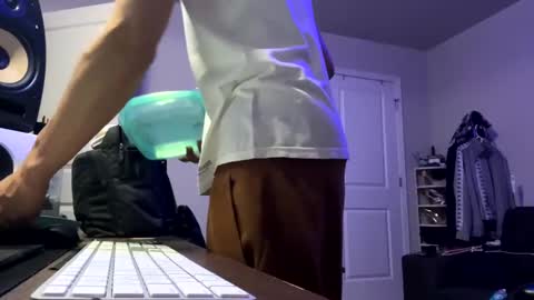 Snapshot of love4heelz chatting on March 1, 7:08 am Prynce online show from March 1, 7:08 am