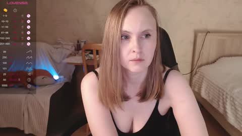 Snapshot of love_agatha chatting on September 22, 5:20 am Agatha online show from September 22, 5:20 am